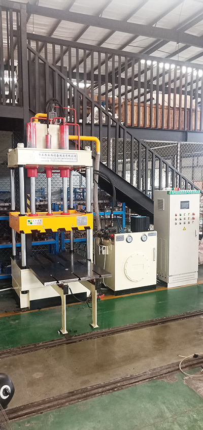 山東德州液壓機(jī)需求客戶(hù)定制的60噸精密伺服液壓機(jī)圓滿(mǎn)交貨，祝賀！