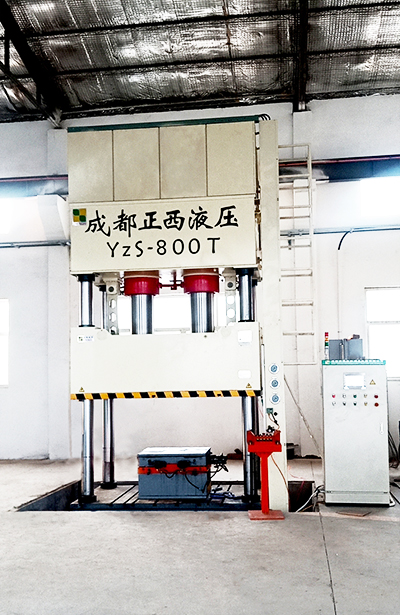 山東棗莊液壓機(jī)客戶定制的四柱液壓機(jī)800t，液壓機(jī)廠商成都正西圓滿交付使用